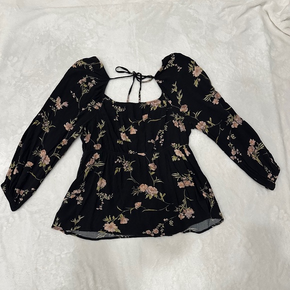 AMERICAN EAGLE OUTFITTERS LADIES FLORAL TOP MEDIUM - Picture 2 of 3